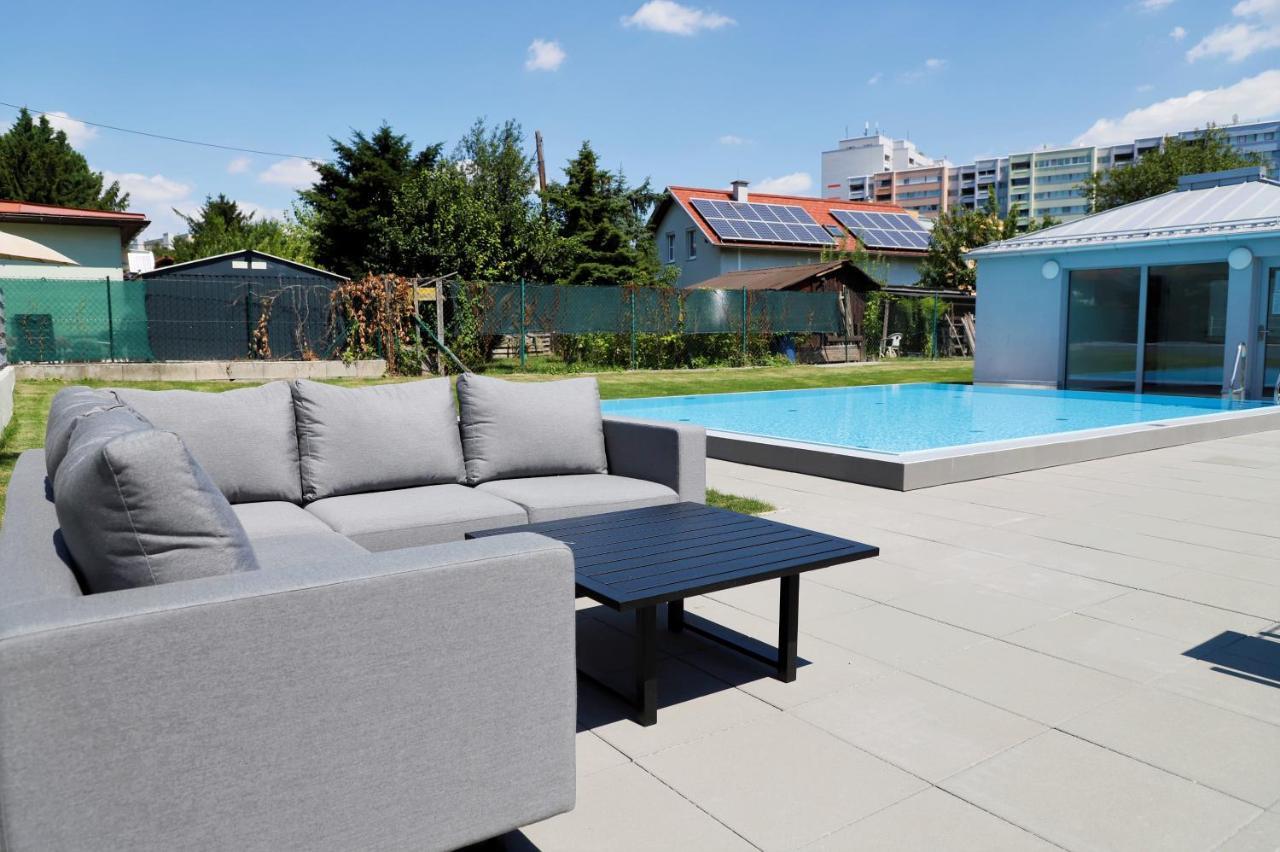 Yellow Flower Apartment With Pool - 5 Min To Lake Vienna Exterior photo